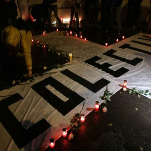 O nouă slujbă de pomenire pentru victimele incendiului de la clubul Colectiv