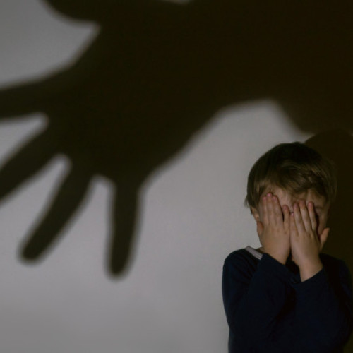 Băiat de 14 ani, agresat și amenințat în centru de stat din Prahova