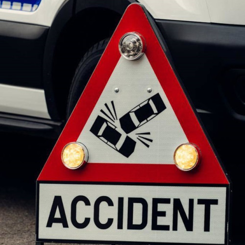 Accident între un tir și un autoturism pe DN 13 între Feldioara și Hanul din Ardeal