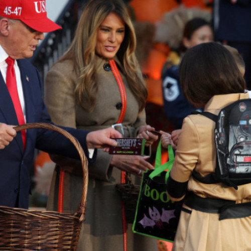 Petrecere de Halloween la Casa Albă cu sute de invitați costumați, în ciuda tensiunilor politice