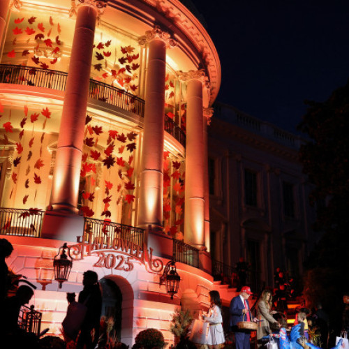 Donald Trump a organizat o petrecere de Halloween la Casa Albă pentru sute de invitaţi