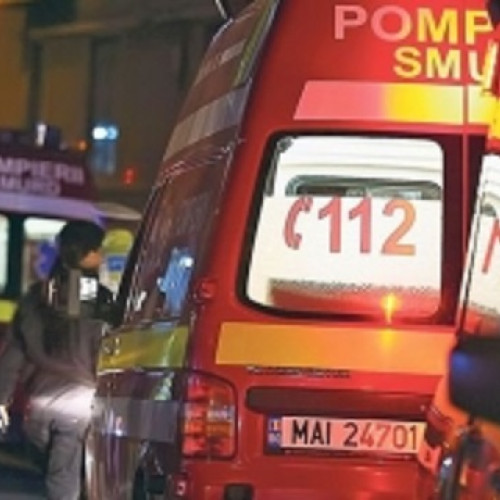 Cinci pompieri răniți după răsturnarea unei autospeciale pe Drumul Expres 12