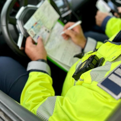 Trei tineri din Bacău, luați la control după ce au încălcat regulile de circulație