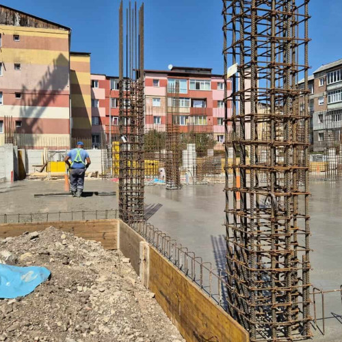 Zeci de mii de muncitori din construcții riscă să fie dați afară dacă proiectele PNRR stagnează