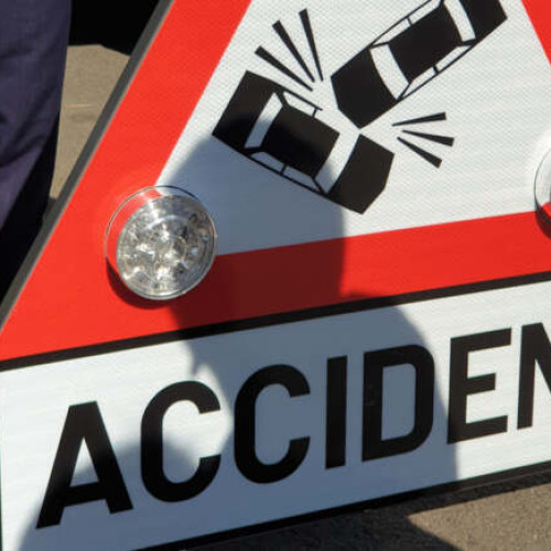 Două persoane rănite după coliziunea a două autoturisme pe Bd. 16 Decembrie din Timișoara