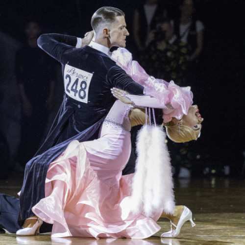 România, campioană mondială la dans sportiv adulți standard la Sibiu