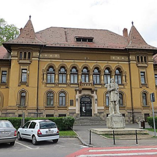 Expoziție despre conexiunea om-munte deschisă la Biblioteca Județeană