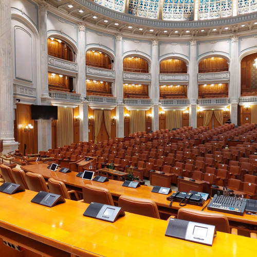Senatul adoptă tacit proiectul USR privind reducerea numărului de parlamentari