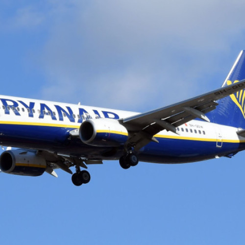 Traficul aerian la Cluj întrerupt temporar din cauza unui avion Ryanair blocat pe pistă
