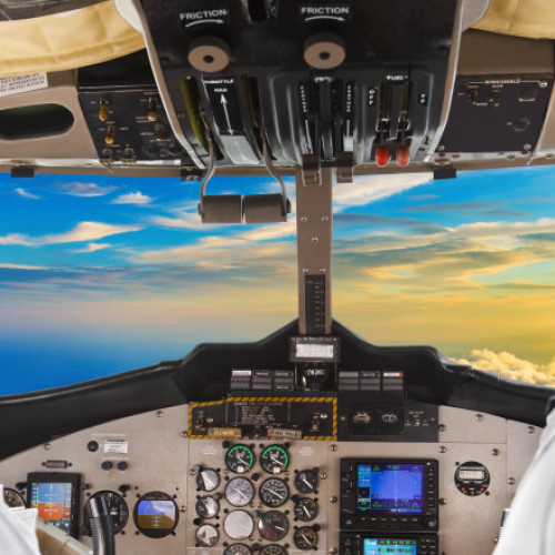 Copilotă a făcut rău și avionul a rămas pe pistă la Aeroportul din Cluj