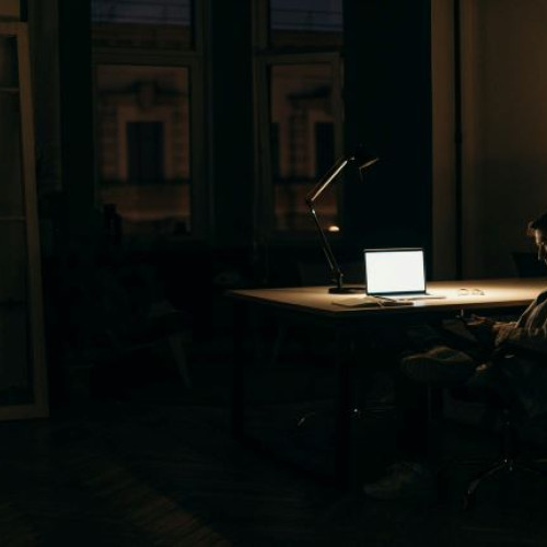 Cum să alegi un laptop potrivit pentru muncă și timp liber în sezonul reducerilor