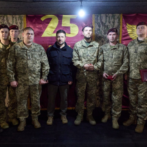 Zelenski vizitează trupele de la Pokrovsk, în mijlocul luptelor intense din Donbas