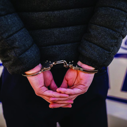 Arestarea preventivă a inculpatului pentru tâlhărire și agresiuni asupra unui minor, menținută în Brăila