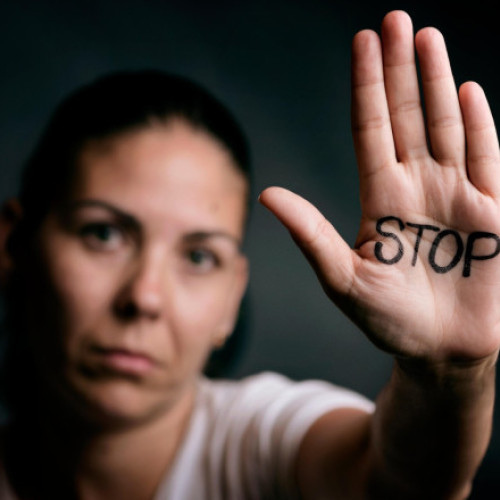 Victimele violenţei domestice scutite de taxa judiciară la divorţ şi partaj