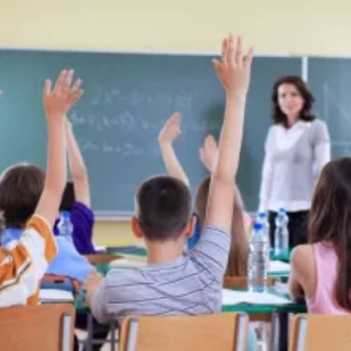 Ministrul Educației susține reducerea orelor și a vacanțelor școlare în România
