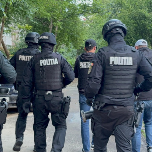 Percheziții la Constanța pentru contrabandă cu arme și muniții
