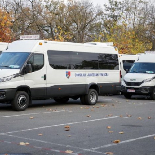 Vrancea primește 24 de microbuze electrice pentru elevii din mediul rural