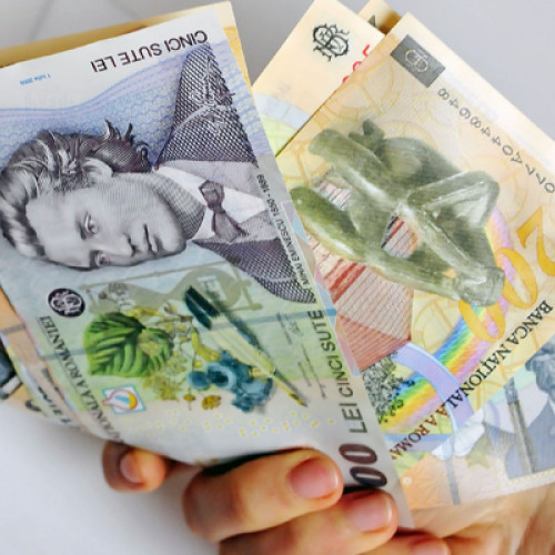 Românii pun accent pe plata facturilor și gestionarea atentă a banilor, în ciuda dificultăților