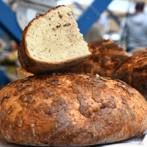 Floreasca găzduiește o piață volantă cu produse locale tradiționale