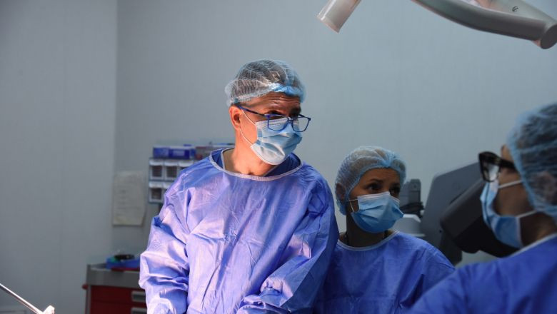 Tratamentul minim invaziv al adenomului de prostată, o soluție pentru bărbații peste 50 de ani