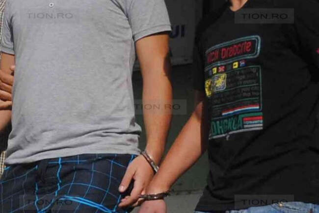 Doi tineri reținuți după un conflict violent în Izvin