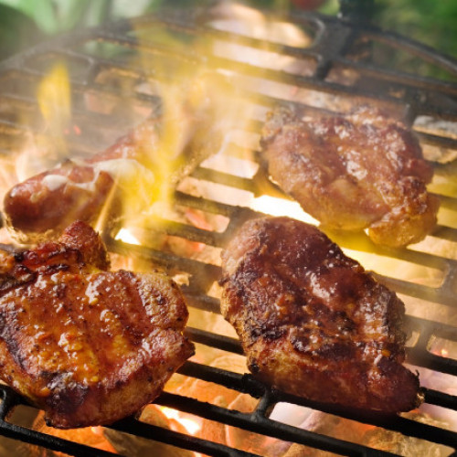 Cercetătorii britanici cer avertismente de sănătate pe carnea procesată