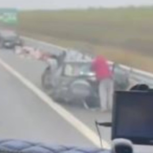 Un pasager a murit într-un accident cu trei mașini pe Autostrada Soarelui