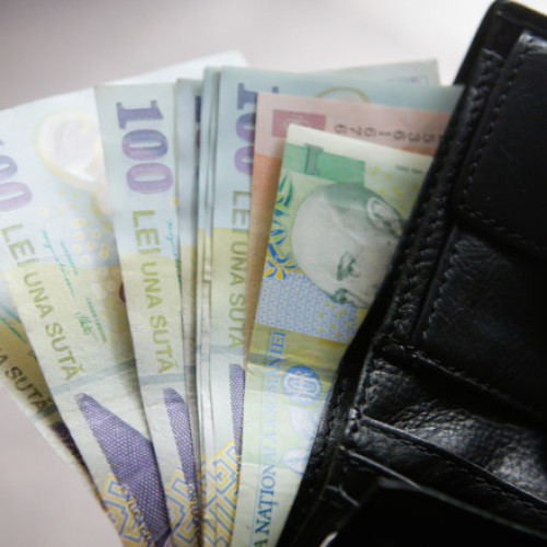 Contabil acuzat de delapidare în două școli din Capitală, plasat sub control judiciar