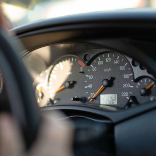 Cadavrul unei femei găsit într-o mașină după un accident pe Autostrada Soarelui