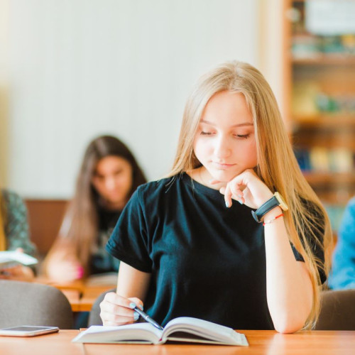 Noi reguli pentru acordarea burselor elevilor în județul Constanța în anul școlar 2025-2026