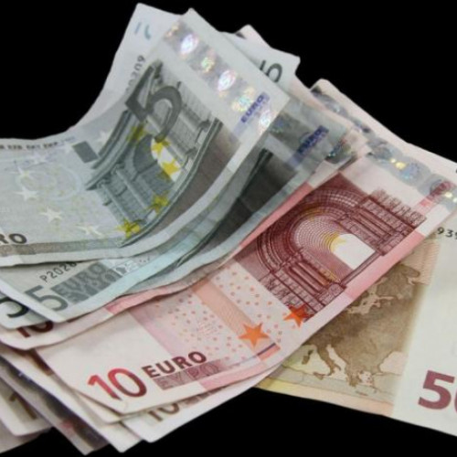 Monedele din regiunea euro se apreciază, iar aurul crește pe fondul incertitudinilor economice din SUA