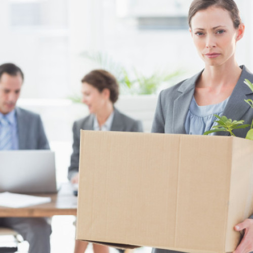 Concedierile în SUA ating un nivel record în octombrie, influențate de inteligența artificială