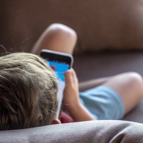 Rusia va introduce cartele SIM speciale pentru copii cu funcții de monitorizare