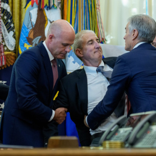 Un bărbat s-a prăbușit în timpul unei conferințe de presă a lui Donald Trump