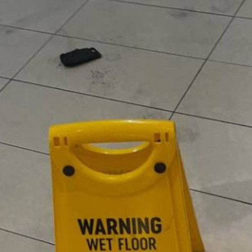 Baterie externă cu litiu ia foc pe aeroportul din Melbourne, bărbat rănit