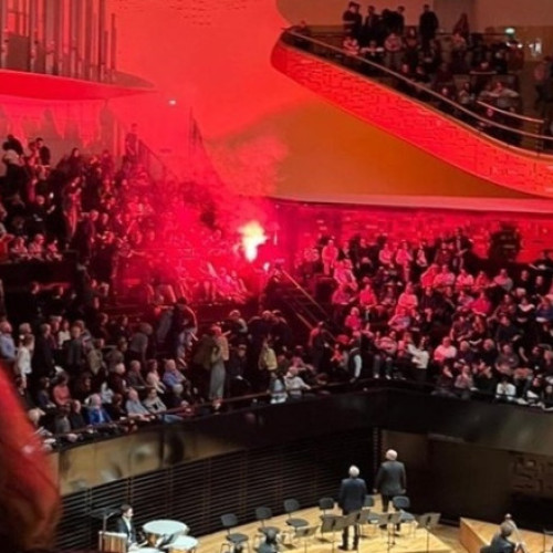 Concertul Orchestrei Filarmonice din Israel oprit de trei ori la Filarmonica din Paris