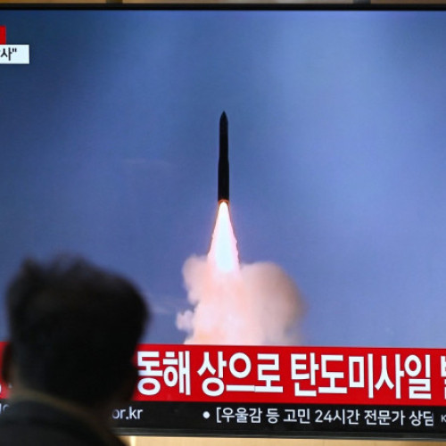 Coreea de Nord a lansat o rachetă balistică spre mare, tensionând situația regională