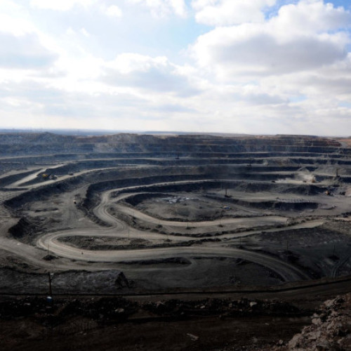 China suspendă pentru un an restricțiile la exportul materialelor strategice