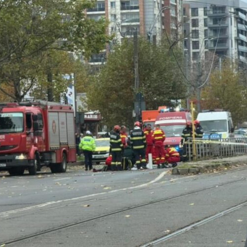 Femeie în stare gravă după ce a fost lovită de un cablu în București