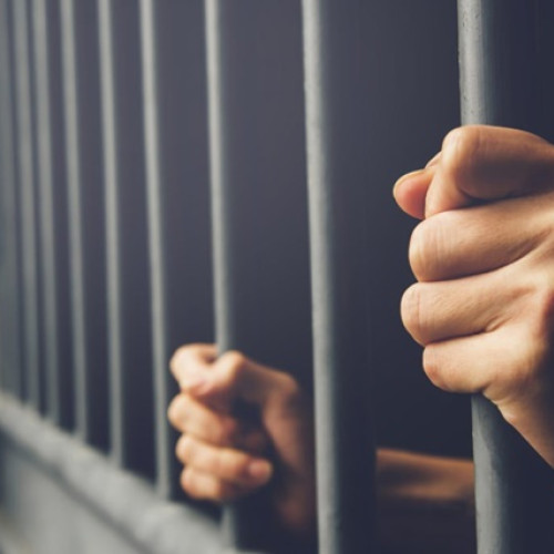 Poliția Română aduce în țară cinci persoane urmărite internațional