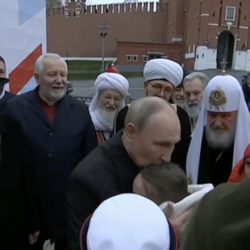 Fetiță de 11 ani îl întreabă pe Putin despre războiul din Ucraina la Moscova