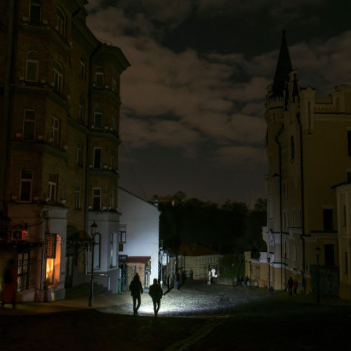 Atacuri rusești masive perturbă alimentarea cu energie în Ucraina