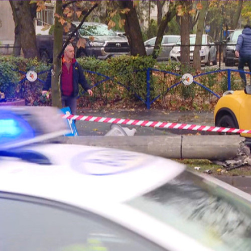Stâlp de electricitate prăbușit în Sectorul 4 după un accident rutier