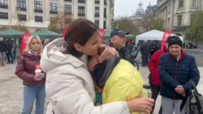 Anca Alexandrescu a început strângerea de semnături pentru Primăria Capitalei în Piața Universității