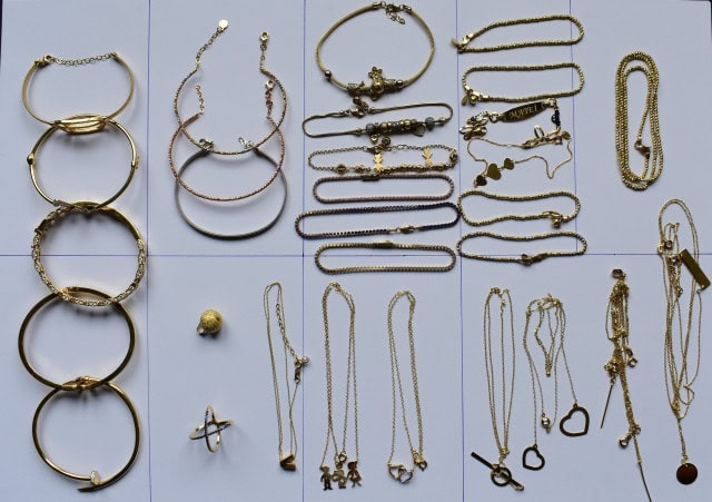 ANABI scoate la licitație 30 de bijuterii din aur de 14K