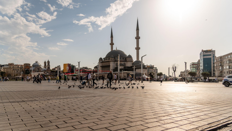 Doi români răniți ușor în urma unui atac armat la Istanbul