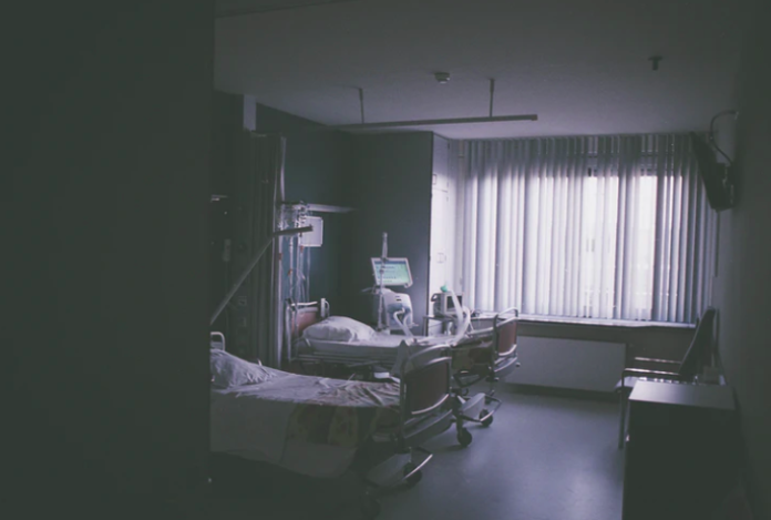 Femeia rănită de cablul STB în București a murit la spital