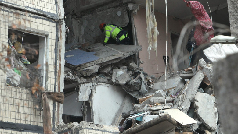 Șase oameni au murit după unul dintre cele mai ample atacuri ale Rusiei asupra infrastructurii energetice din Ucraina