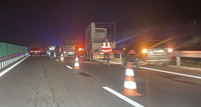 Un bărbat a murit după ce a fost lovit pe Drumul Expres 12 la Lunca Corbului