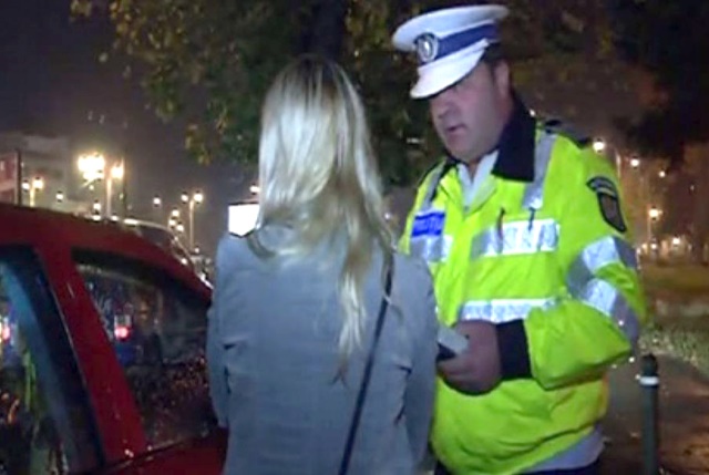 O femeie de 39 de ani prinsă beată la volan în Săcele